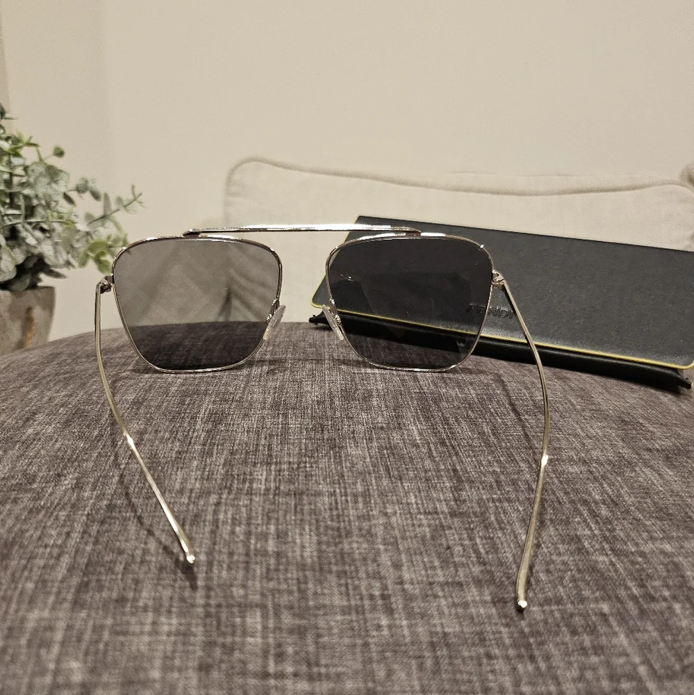 Almost new Fendi logo sunglasses